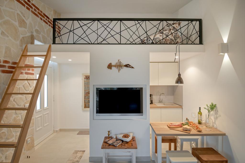 Arka Trogir Apartments - Seget Vranjica Buitenkant foto