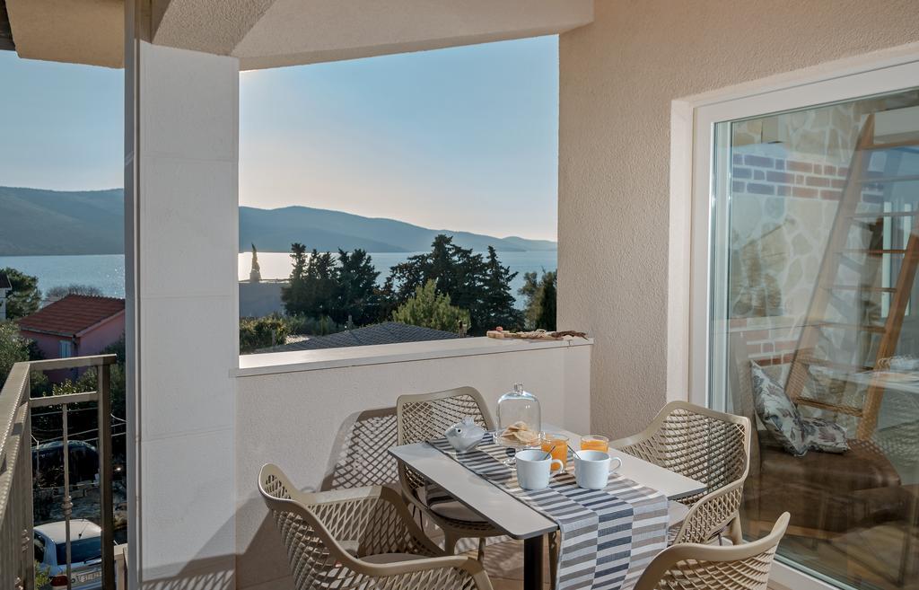 Arka Trogir Apartments - Seget Vranjica Buitenkant foto