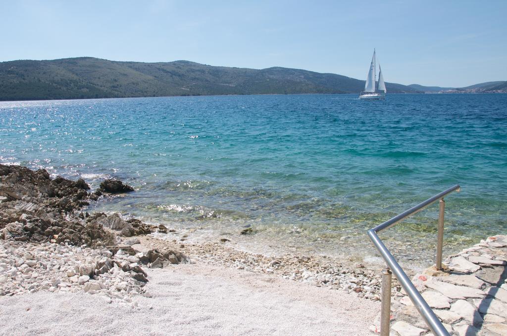 Arka Trogir Apartments - Seget Vranjica Buitenkant foto