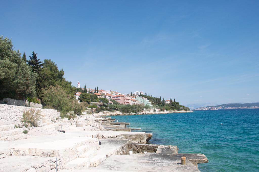 Arka Trogir Apartments - Seget Vranjica Buitenkant foto