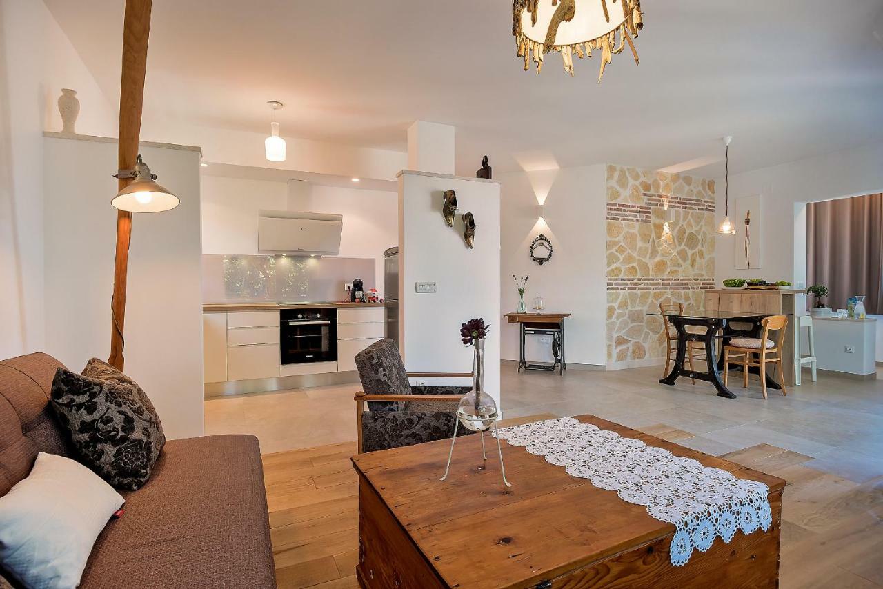 Arka Trogir Apartments - Seget Vranjica Buitenkant foto