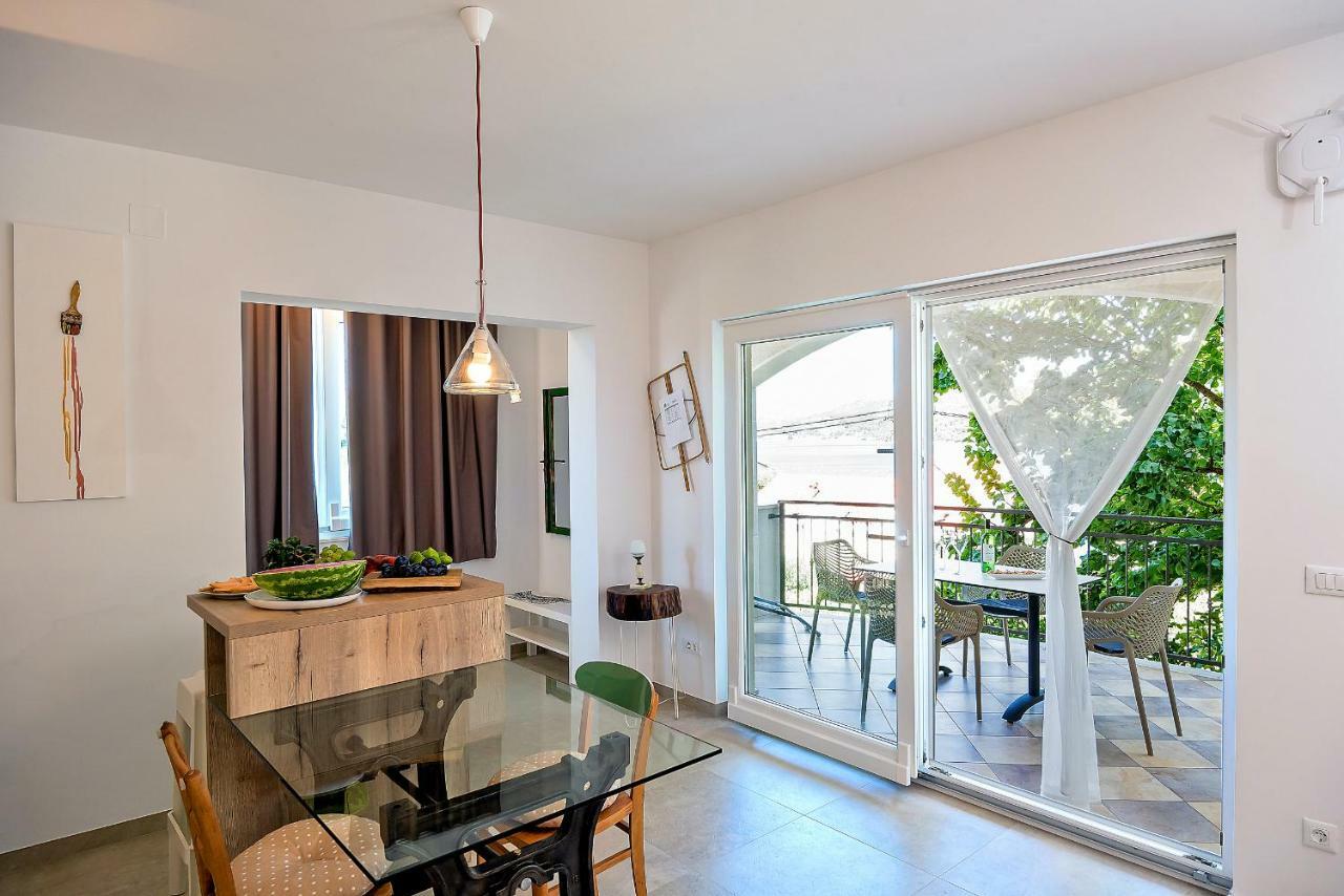 Arka Trogir Apartments - Seget Vranjica Buitenkant foto